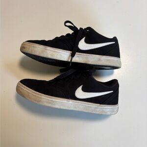 Nike Black and White Casual Sneakers, size 6